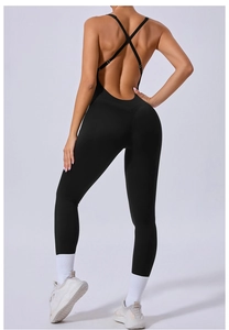 Vue détaillée du body de yoga noir avec dos croisé et bretelles réglables
