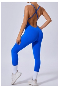 Vue détaillée du dos croisé d'un body de yoga bleu en tissu hautement extensible