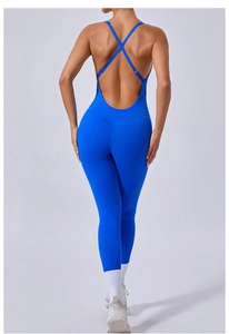 Détail d'un body de yoga bleu roi avec bretelles croisées et design dos ouvert
