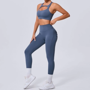 Ensemble de yoga bleu brumeux pour femme avec soutien-gorge découpé et legging à poches