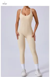 Combinaison de yoga beige une pièce avec bretelles réglables et silhouette gainante