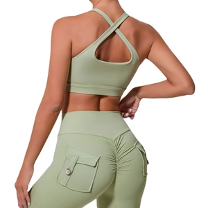 Ensemble de sport pour femme avec brassière dos nu et legging taille haute vert clair