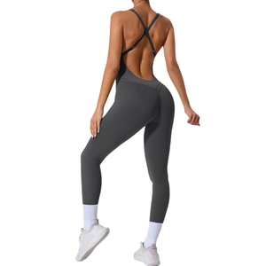 Combinaison de yoga gris foncé avec dos nu et bretelles croisées pour le fitness