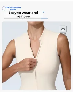 Détail d'une combinaison de sport sans manches beige avec col montant à demi-zip
