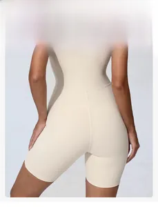 Détail du short sculptant taille haute sans couture pour le contrôle du ventre et de la taille
