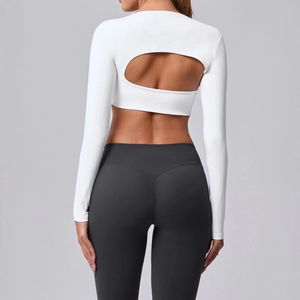 Haut de yoga femme à manches longues avec découpe au dos et legging gris taille haute