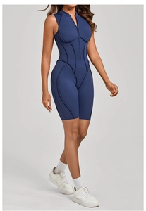 Dettagli della tuta da yoga blu navy con cuciture sagomate e cerniera frontale attiva