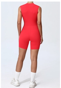 Vue arrière du body de yoga rouge sans manches avec tissu sculptant et couture à la taille