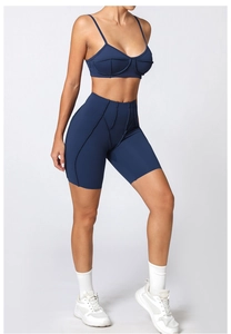 Ensemble de sport deux pièces bleu marine avec soutien-gorge et short taille haute