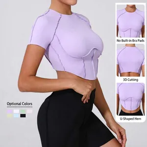 Haut de yoga court lilas ajusté avec ourlet en U et coutures 3D, tissu à séchage rapide
