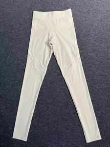 Pantalon de yoga taille haute avec coutures ergonomiques pour modeler la silhouette