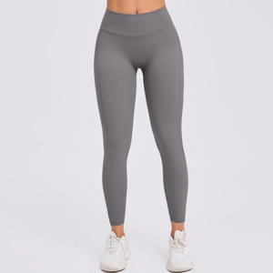 Grijze yoga legging met hoge taille, naadloos ontwerp en corrigerend push-up effect