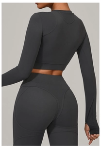 Vue arrière d'un ensemble de yoga deux pièces gris foncé avec coutures et legging taille haute