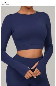 Détail de l'ensemble de yoga bleu marine à manches longues en tissu de sport extensible