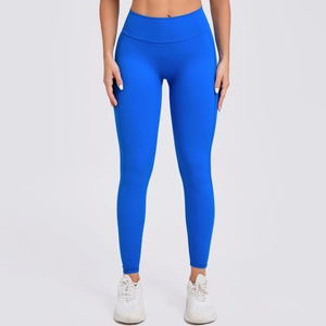 Vooraanzicht van een helderblauwe yoga legging met hoge taille op model in elastische stof