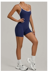 Seitenansicht des dunkelblauen Yoga-Bodysuits mit weißen Kontrastkanten und Trägern