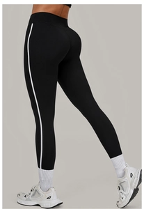 Detailansicht der High Waist Yoga Leggings mit weißen Seitenstreifen und Lifting-Effekt