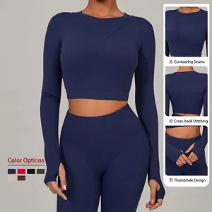 Ensemble de yoga bleu marine avec haut court à manches longues, passe-pouces et legging