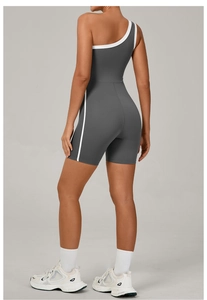 Détail du body de yoga à une épaule avec bordure contrastée et coupe liftante en gris foncé