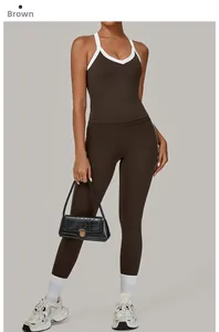 Donkerbruine yogaset met sportbeha met contrastbies en sportlegging met hoge taille