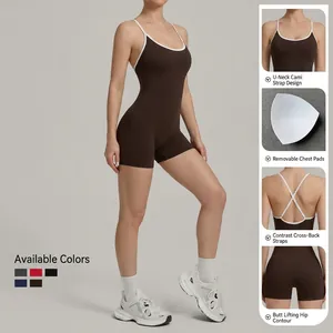 Schmal geschnittener Yoga-Jumpsuit mit überkreuzten Trägern und Push-up-Linien