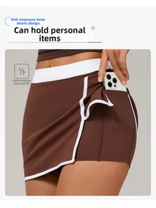 Détail de la jupe-short de sport avec doublure intégrée et poche latérale pour téléphone