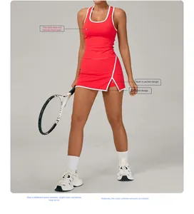 Detalle de conjunto falda tenis roja con abertura lateral y bolsillo, sin almohadillas