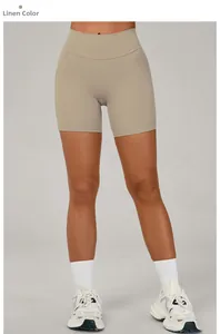 Détail du short de sport taille haute couleur lin pour le yoga et la musculation