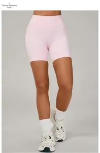 Détail du short de fitness taille haute Sakura Pink montrant le tissu respirant