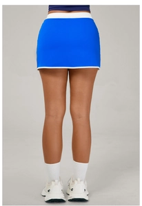 Vue arrière de la jupe-short de sport bleu royal avec liseré blanc pour le tennis