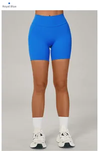 Vue détaillée du short de yoga taille haute bleu royal avec tissu évacuant l'humidité