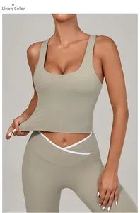 Detailansicht des Leinen-Yoga-Sets mit Cross-Waist-Leggings und weißen Paspeln