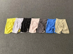 Vue à plat de shorts de yoga taille haute avec effet push-up en sept couleurs