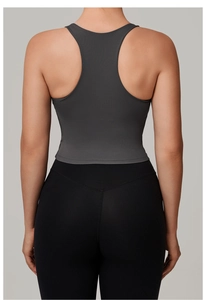 Rückansicht von grauem Racerback Sporttop und schwarzer High-Waist Yogahose für Damen
