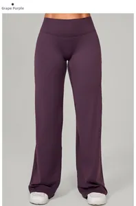 Vue détaillée du pantalon de yoga large violet raisin avec taille haute compressive