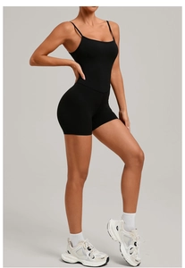 Vue latérale du body de yoga noir dos nu avec bretelles réglables et coupe sport