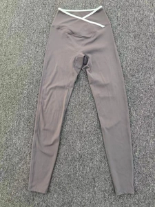 Detail view of the V-shaped cross-over high waistband on mauve yoga leggings