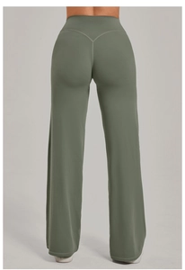 Détail du pantalon de yoga taille haute vert herbe avec couture sculptante à l'arrière