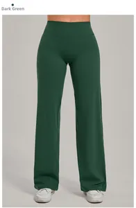 Gros plan du pantalon de yoga vert foncé à taille haute et jambe large en tissu souple