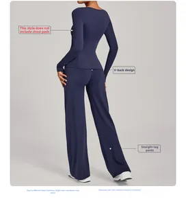 Detail der V-Ausschnitt Rückseite und gerade Beinform des marineblauen Yoga-Sets