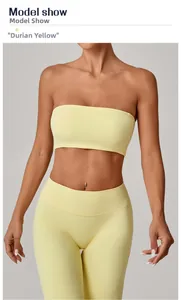 Dettaglio del set yoga giallo durian con top a fascia elasticizzato ad alta densità