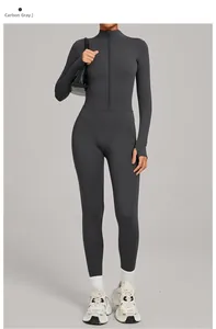 Détail de la combinaison de yoga thermique gris anthracite avec col montant et passe-pouces