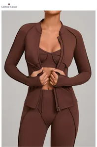 Détail de la veste de fitness marron café avec passe-pouces et coutures extensibles
