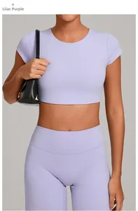 Dettaglio del set yoga Lilla che mostra il tessuto opaco elasticizzato e le cuciture