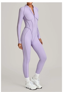 Détail d'un body de yoga à manches longues lavande avec zip frontal et coutures
