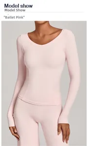 Gros plan du haut de sport rose ballet avec coupe ergonomique et tissu élastique
