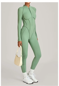 Détails de la combinaison de sport vert menthe avec col montant et zip