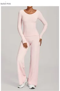 Detailansicht des Yoga-Sets in Ballettrosa mit Langarmshirt und Hose mit weitem Bein