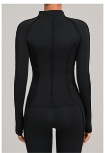 Vue arrière montrant les coutures structurelles et le tissu de la veste de yoga noire