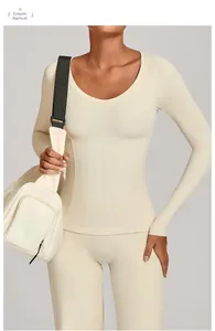 Ensemble de yoga 3 pièces abricot crème avec haut manches longues, leggings et sac bandoulière